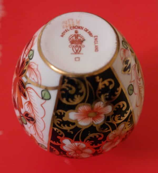Circa 1912 Antique Royal Crown Derby Miniature Imari Bone China Vase - Ideal Gift / Collectable - Image 3