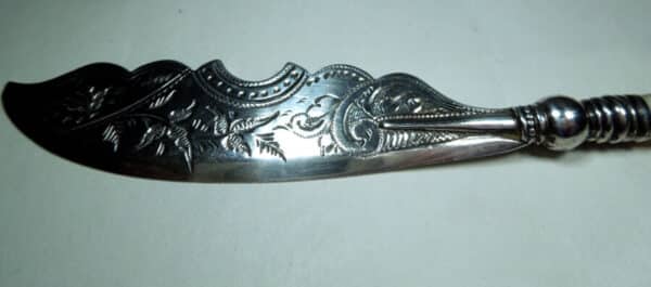 Antique Silver Mother of Pearl Butter Knife - Image 2