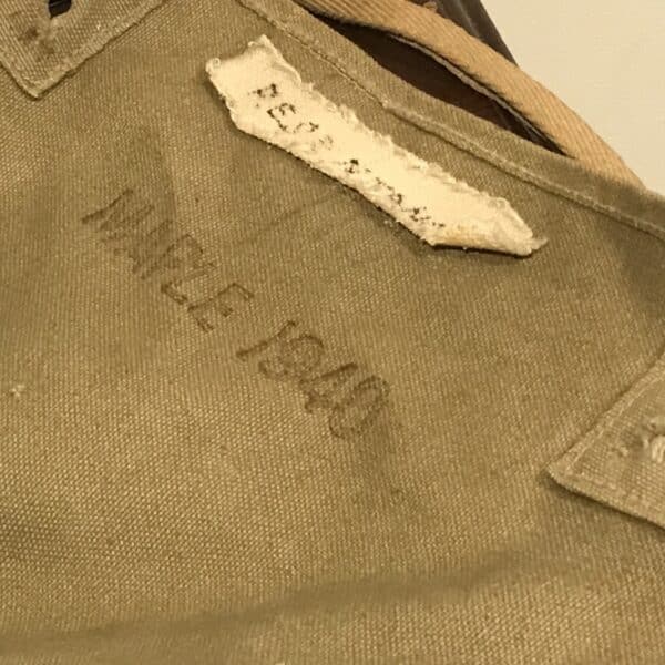 Gas mask with shoulder bag circa 1940 - Image 3