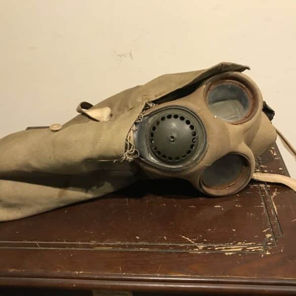 Gas mask with shoulder bag circa 1940 Miscellaneous 6
