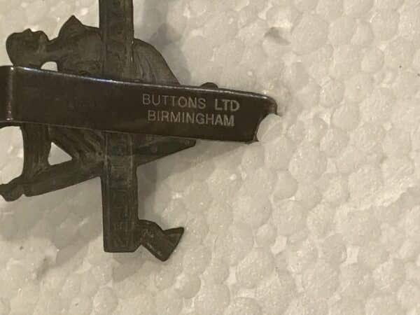 ROYAL ULSTER RIFLES 1944 CAP BADGE VERY RARE - Image 3