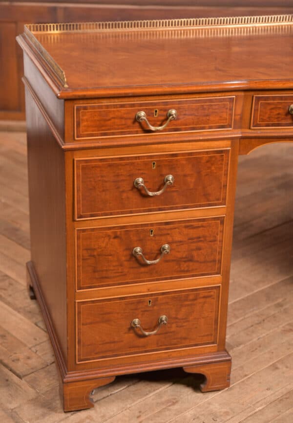 Quality Mahogany Knee Hole Desk SAI2482 - Image 2