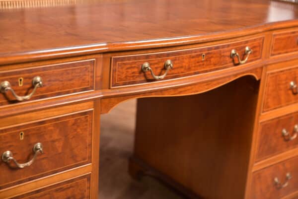 Quality Mahogany Knee Hole Desk SAI2482 - Image 3