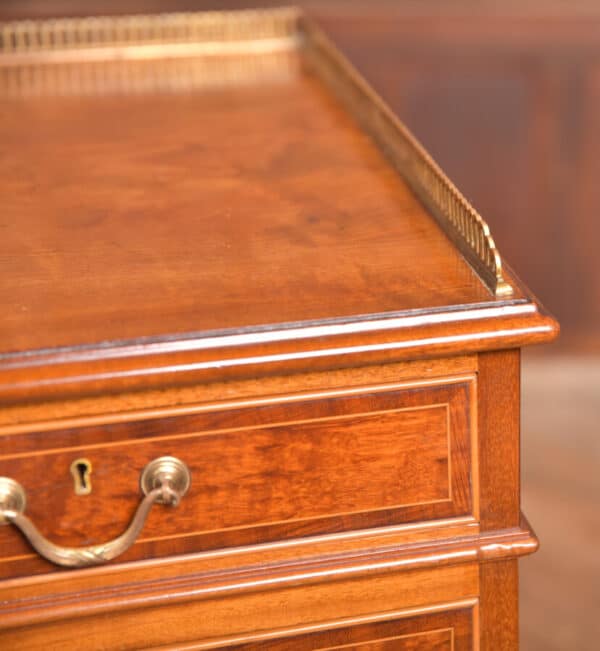 Quality Mahogany Knee Hole Desk SAI2482 - Image 4
