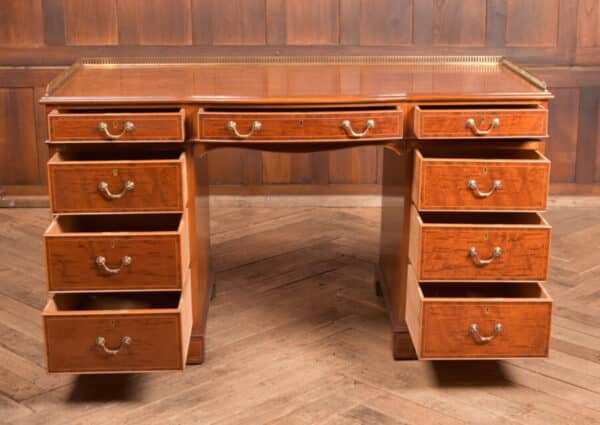 Quality Mahogany Knee Hole Desk SAI2482 - Image 6