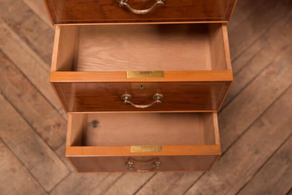 Quality Mahogany Knee Hole Desk SAI2482 - Image 13