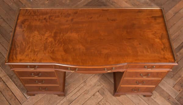 Quality Mahogany Knee Hole Desk SAI2482 - Image 8