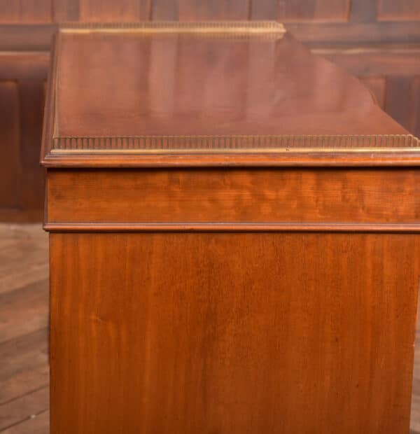 Quality Mahogany Knee Hole Desk SAI2482 - Image 16