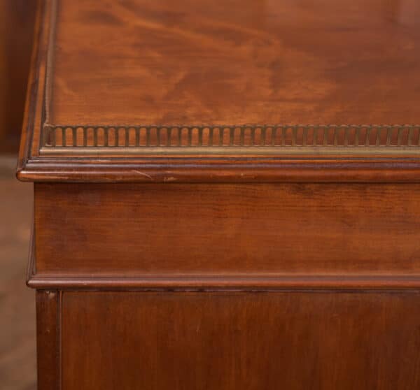 Quality Mahogany Knee Hole Desk SAI2482 - Image 18