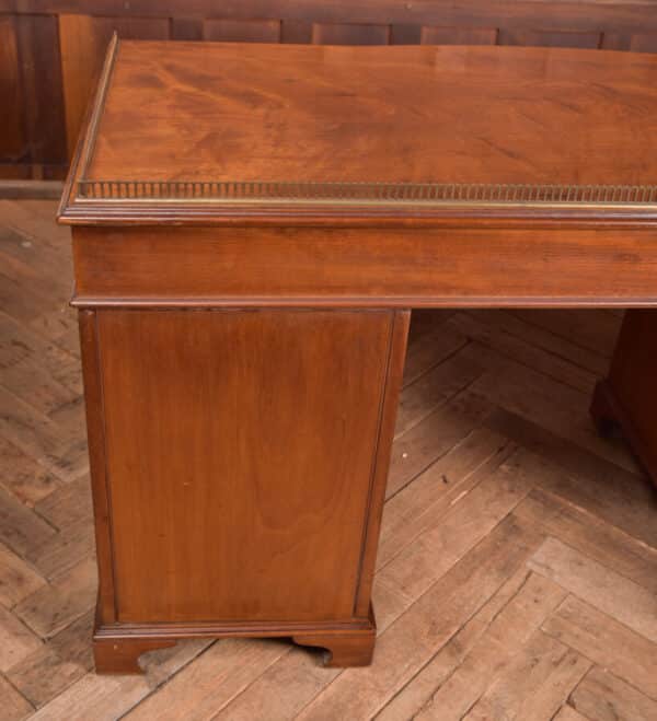 Quality Mahogany Knee Hole Desk SAI2482 - Image 19
