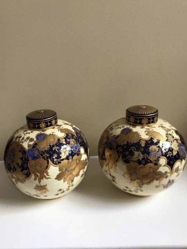 A Pair of 19th Century Royal Crown Derby Lidded Spherical Vases - Image 3