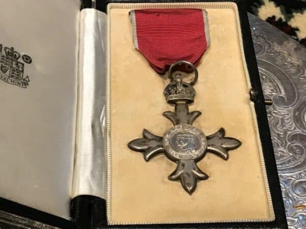WW1 1914-18 M.B.E boxed