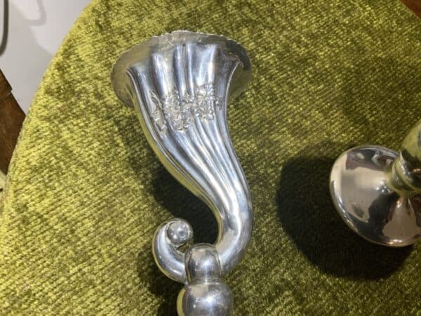 Solid silver Chester Hallmark for 1908 pair of matching Vases - Image 4
