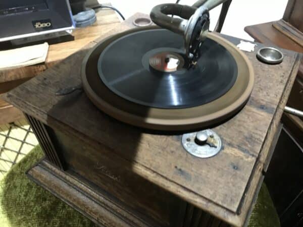 Horn 1920's phonograph records player Oak Cased - Image 7