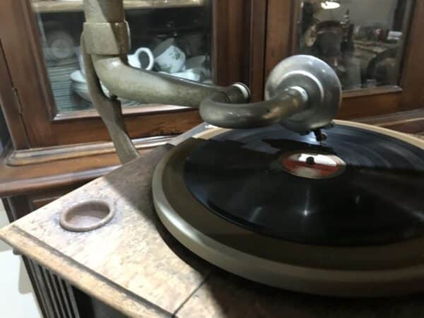 Horn 1920's phonograph records player Oak Cased - Image 9