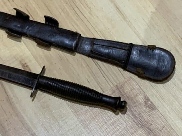 Commando’s fighting knife and scabbard 2ww Antique Knives 18