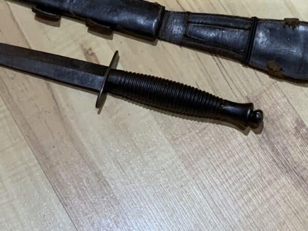 Commando’s fighting knife and scabbard 2ww Antique Knives 15