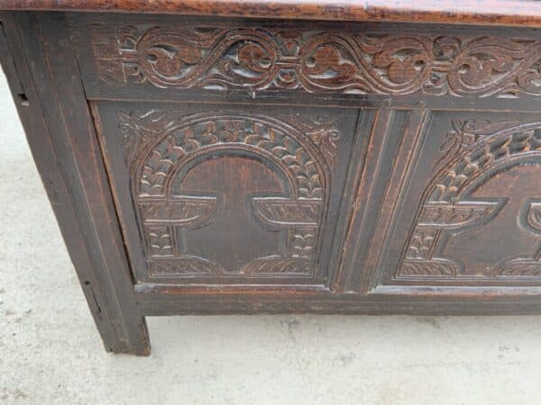 Coffer oak with carved frieze early 18th century Antique Coffers 8
