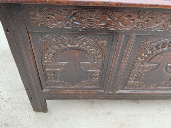 Coffer oak with carved frieze early 18th century - Image 6
