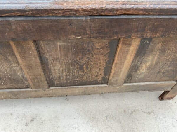 Coffer oak with carved frieze early 18th century Antique Coffers 11