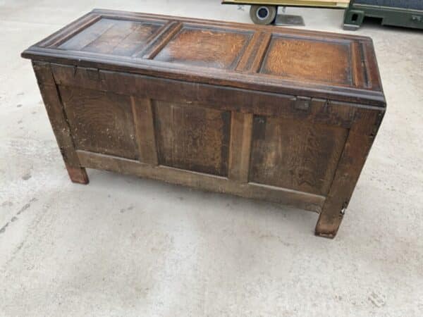 Coffer oak with carved frieze early 18th century Antique Coffers 7