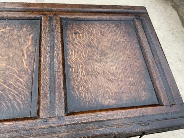 Coffer oak with carved frieze early 18th century Antique Coffers 14