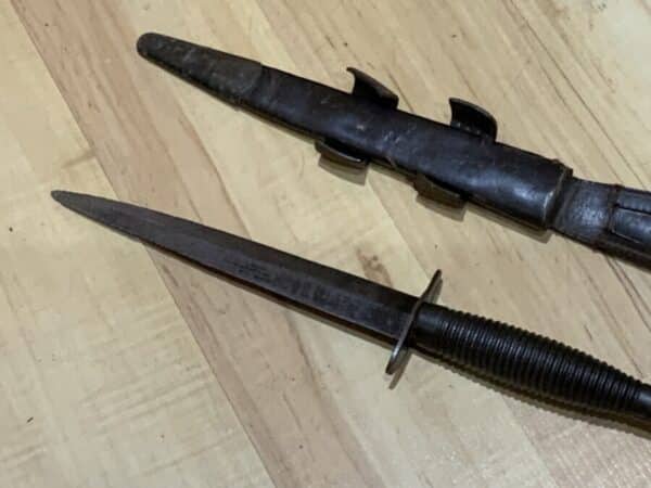 Commando’s fighting knife and scabbard 2ww Antique Knives 19