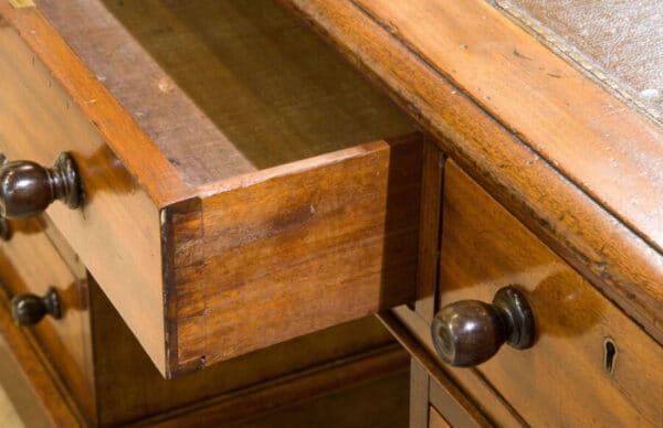 19thc Mahogany desk - Image 3