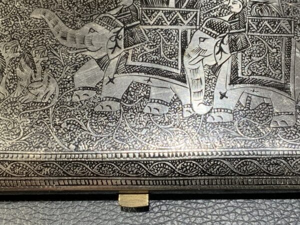 Indian Mogul’s Silver Cigarettes Case “ Tiger Hunt Scenes ‘ engraved - Image 6