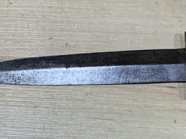 Commando fighting knife and scabbard - Image 22