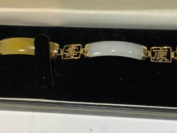 Stunning jade and gold Chinese styled ladies bracelet - Image 3
