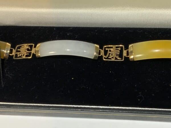 Stunning jade and gold Chinese styled ladies bracelet - Image 4