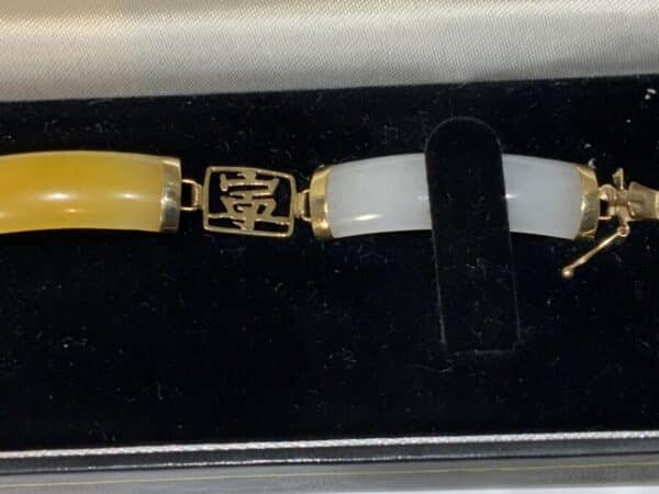 Stunning jade and gold Chinese styled ladies bracelet - Image 7