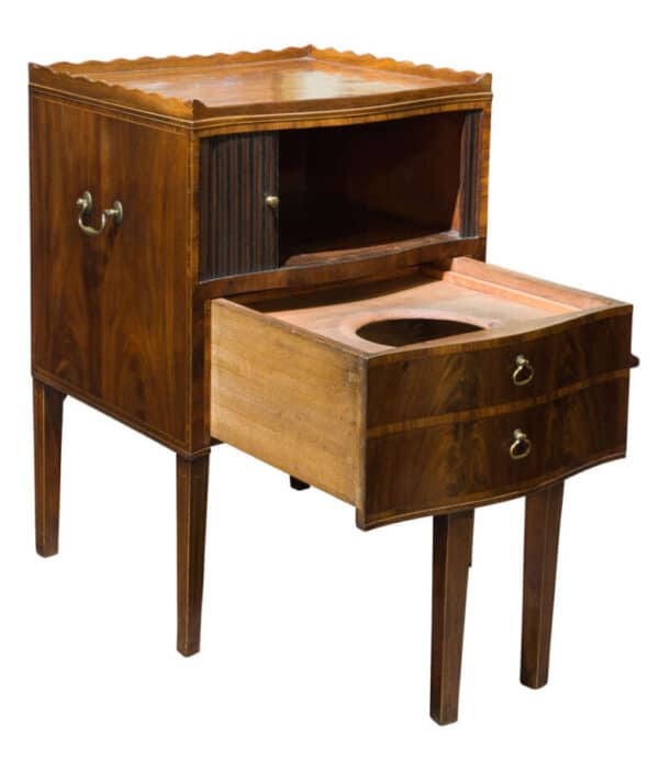 A Fine and Rare George III Serpentine Fronted Commode - Image 2
