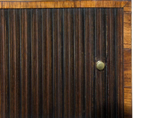 A Fine and Rare George III Serpentine Fronted Commode - Image 5