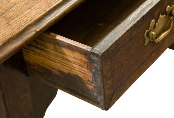 An 18thCentury Oak side table with single drawer - Image 6