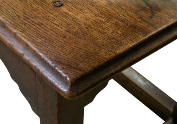 An 18thCentury Oak side table with single drawer - Image 3