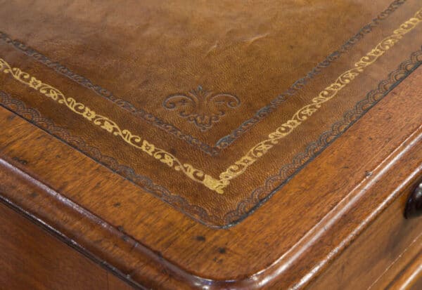 Victorian Mahogany Kneehole Desk c1870 - Image 4