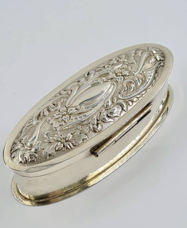 Antique Sterling Solid Silver Quality Box 1902 by William Hutton - Image 2