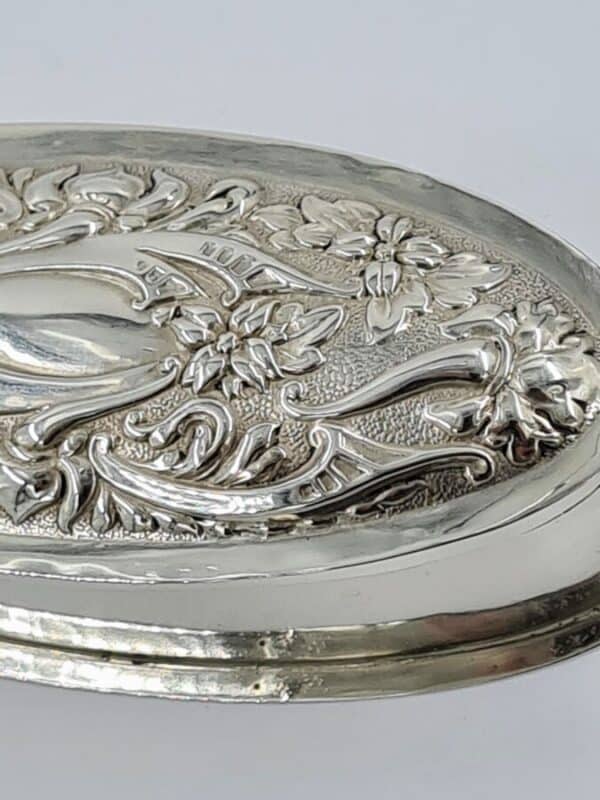 Antique Sterling Solid Silver Quality Box 1902 by William Hutton - Image 3