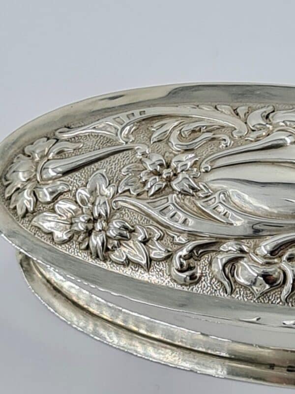 Antique Sterling Solid Silver Quality Box 1902 by William Hutton - Image 4