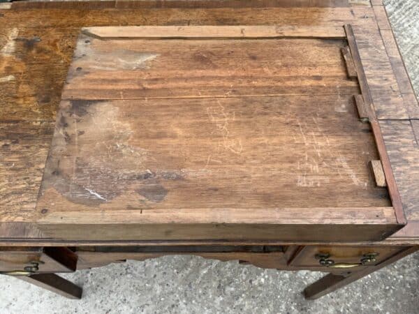 Lowboy oak with mahogany feather bounding Antique Furniture 15