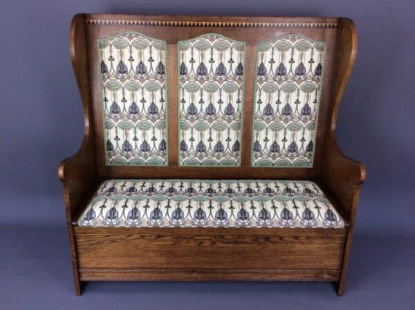 Arts and Crafts Oak Settle / Hall Bench