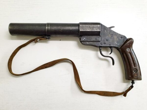Signal Military Pistol Typ 1917/38 Antique Guns, Swords & Knives 3