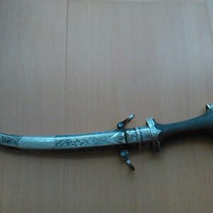 ANTIQUE ARABIAN DAGGER SURROUNDED BY SILVER Antique Guns, Swords & Knives