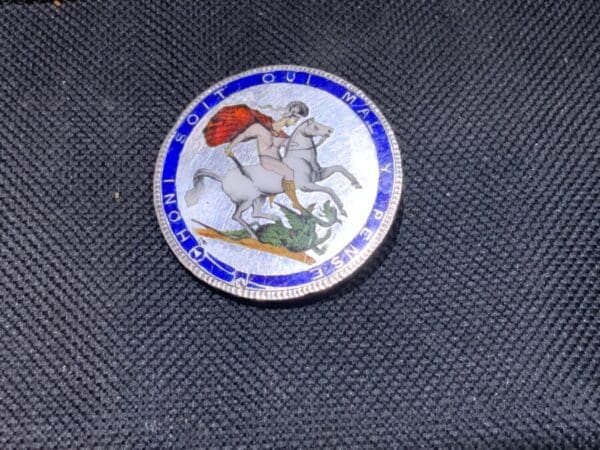 George 111 crown 1820 Brooch