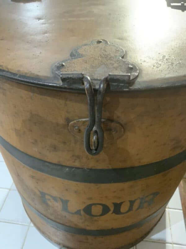 Toleware Flour tin container - Image 32
