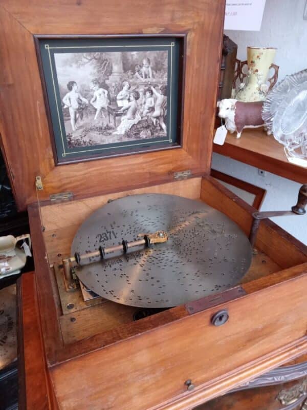 A 1906 POLYPHON with 22 DISCS. Antique Musical Instruments 8