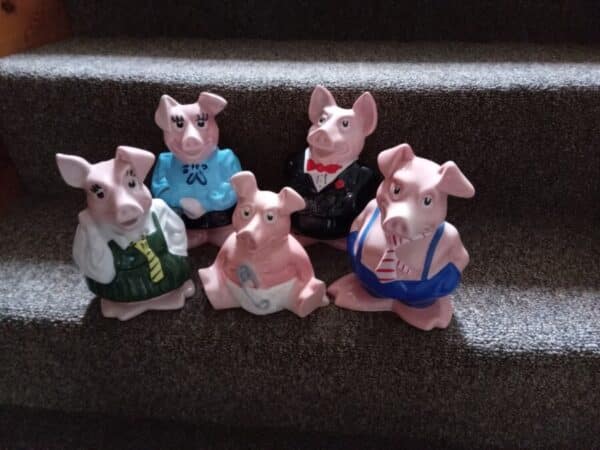 A NATWEST FAMILY OF MONEY BOX PIGS. Vintage 5