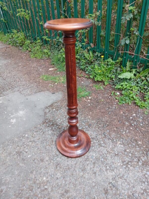 AN EDWARDIAN FLUTED JARDINERE STAND